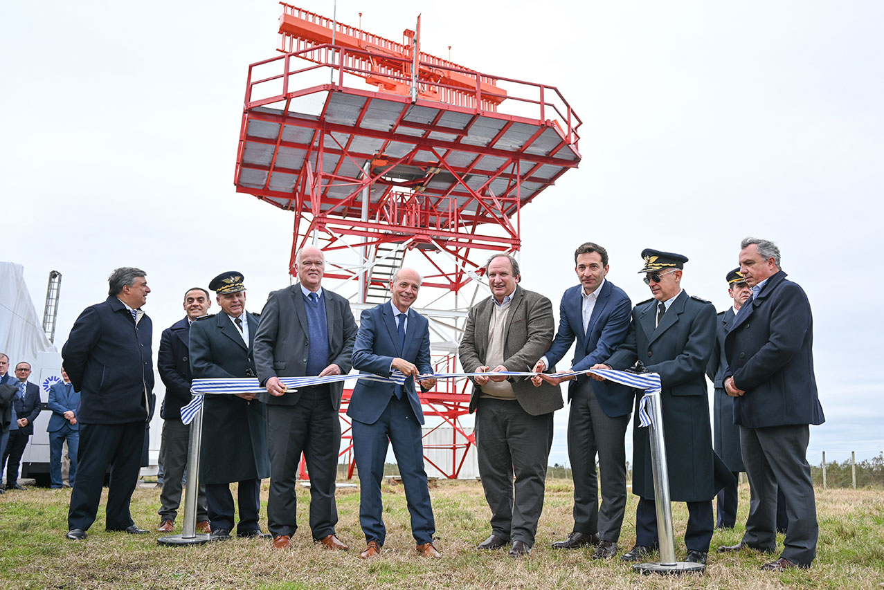 Aeropuertos Uruguay y Ministerio de Defensa Nacional inauguraron nuevo radar en el Aeropuerto de Durazno 