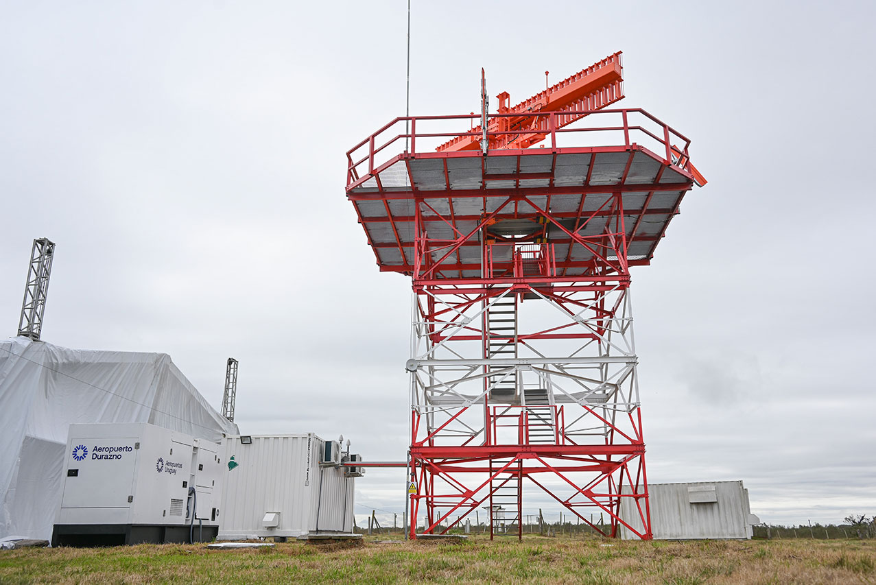 Aeropuertos Uruguay y Ministerio de Defensa Nacional inauguraron nuevo radar en el Aeropuerto de Durazno 