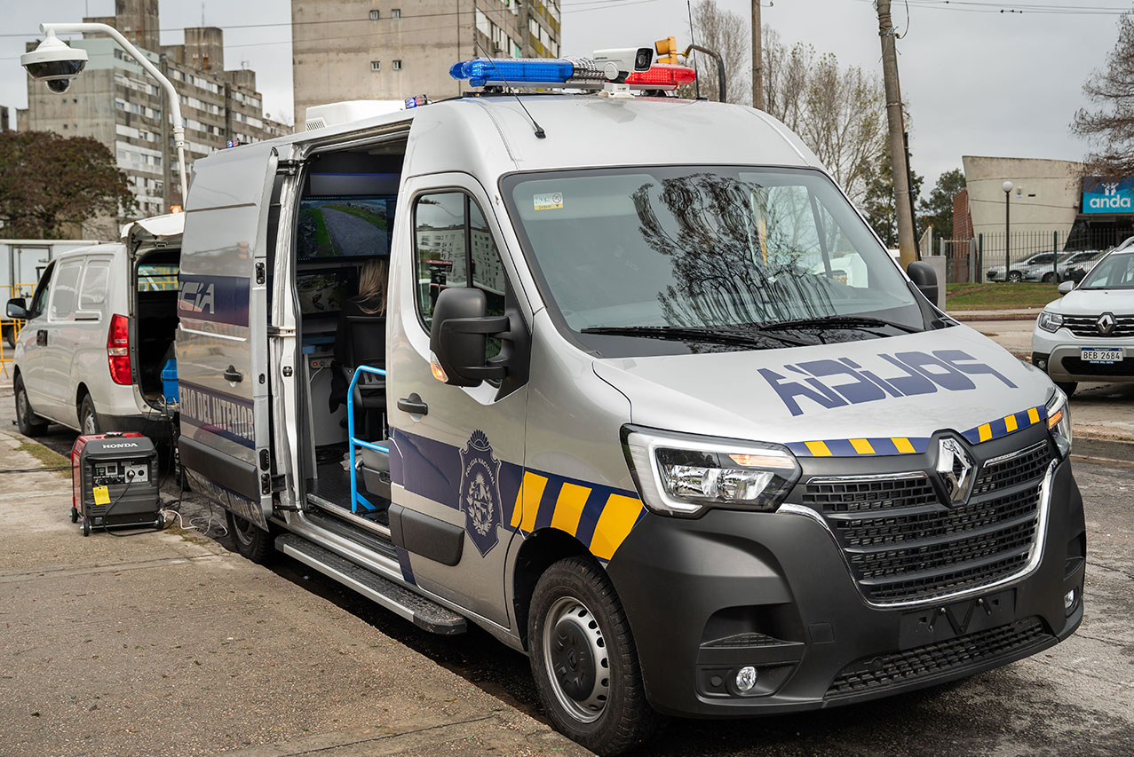 Ministerio del Interior presentó un Centro de Comando Móvil instalado en una Renault Master 