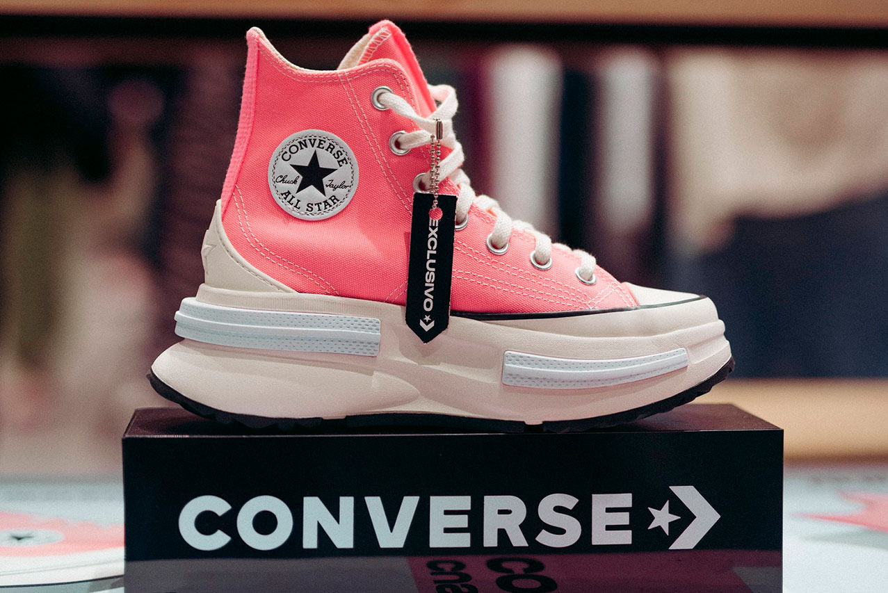 Converse se sumó al boom rosa y presentó sus zapatillas Run Star CX en Uruguay 