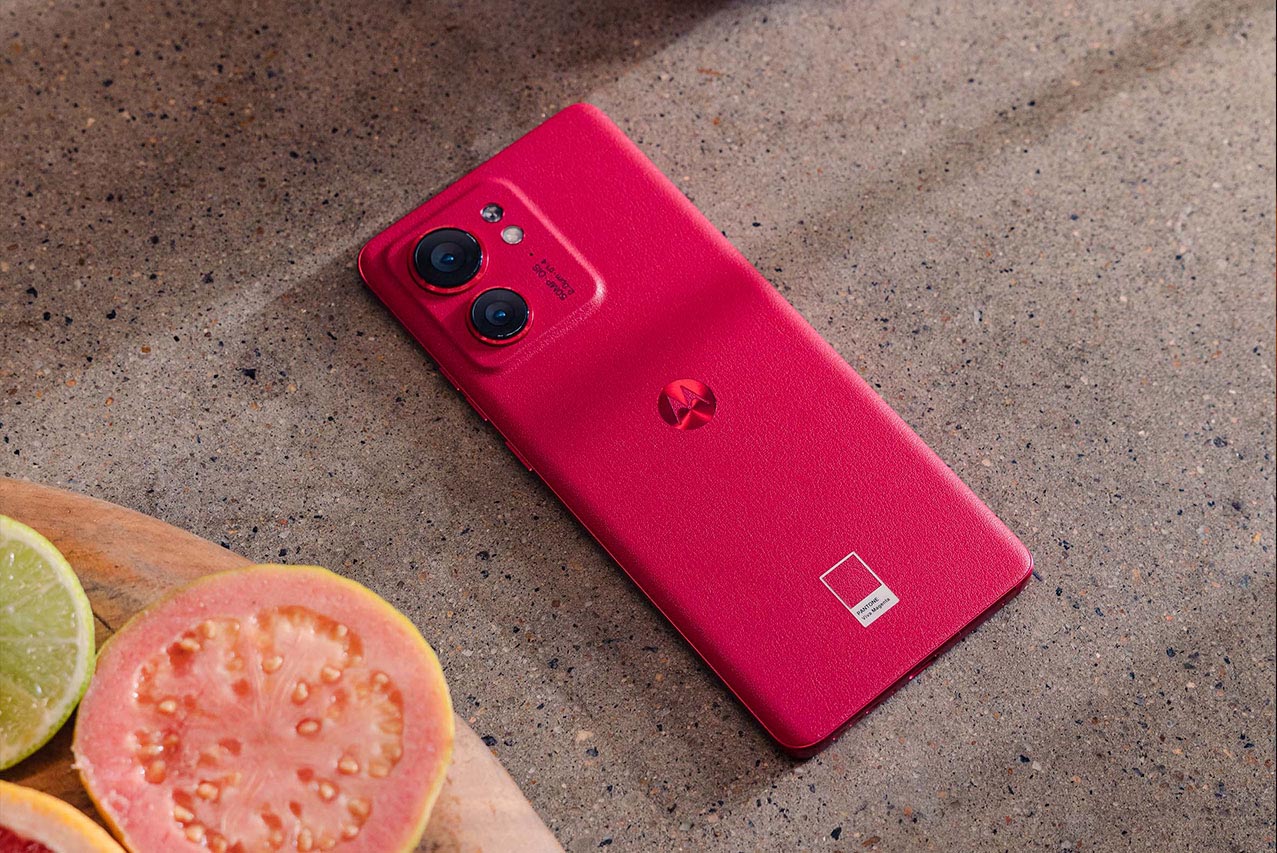 Motorola impone la moda con la gama de smartphones perfectos para el color del año 
