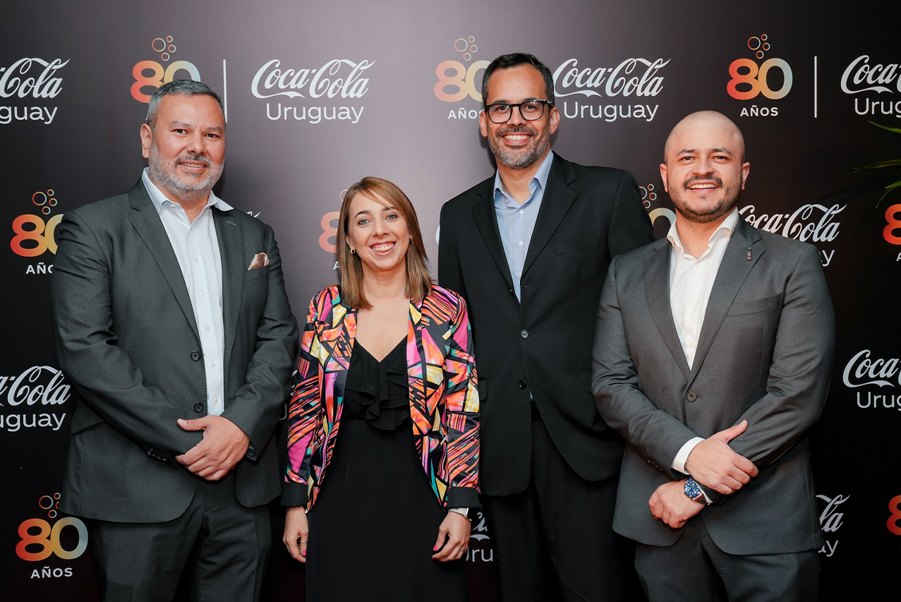 Coca-Cola celebró 80 años refrescando a los uruguayos 