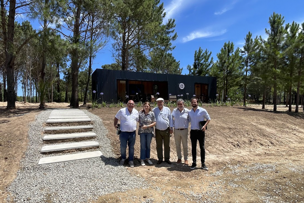 El intendente Enrique Antía visitó las obras del proyecto inmobiliario Distrito 52 