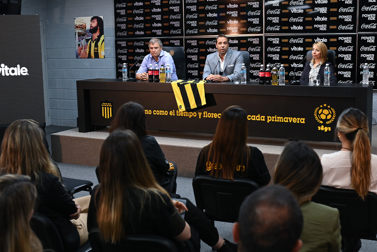 Coca-Cola FEMSA selló alianza con el Club Atlético Peñarol 