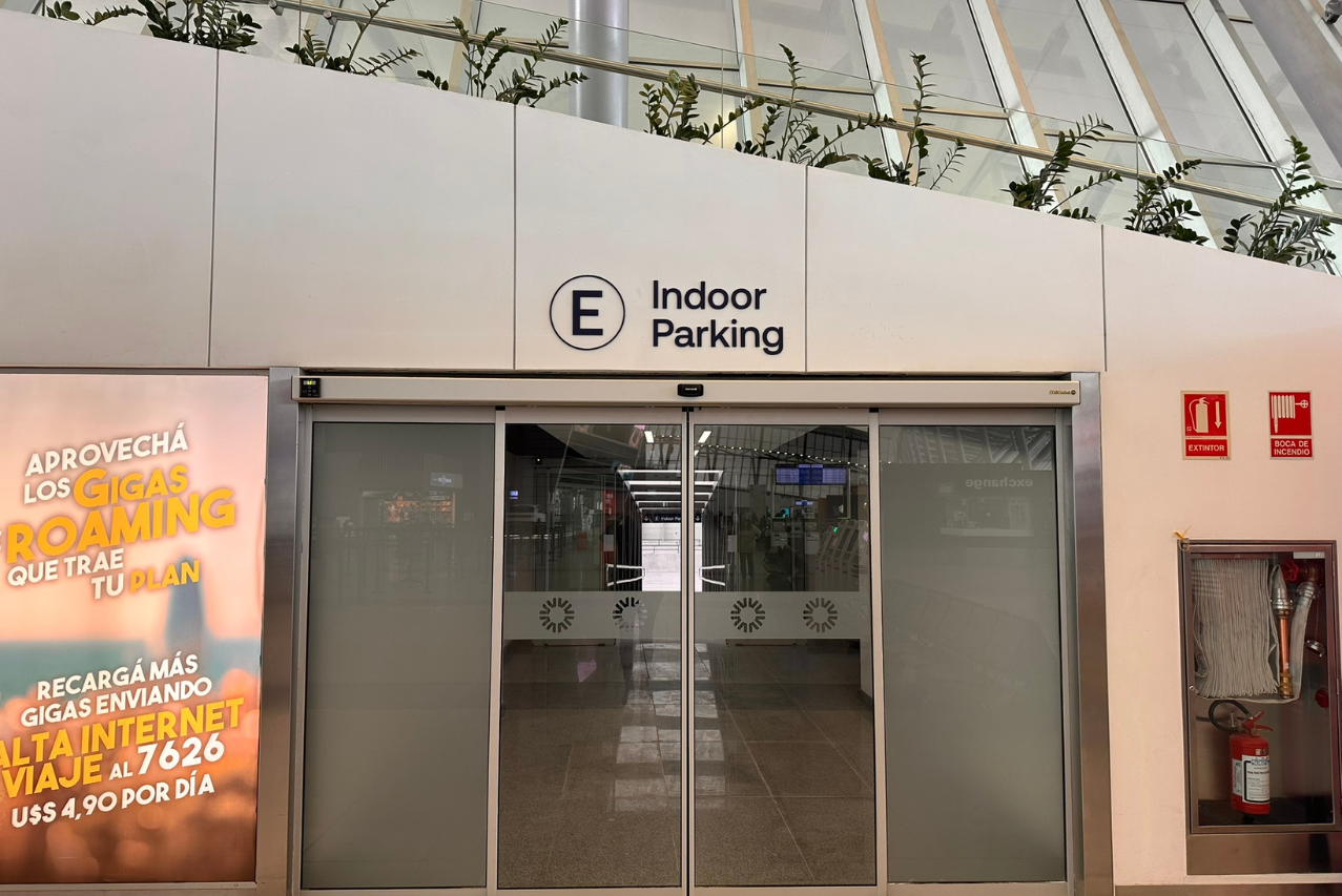 Aeropuerto de Carrasco inaugura innovador parking techado con conexión directa al check -in 