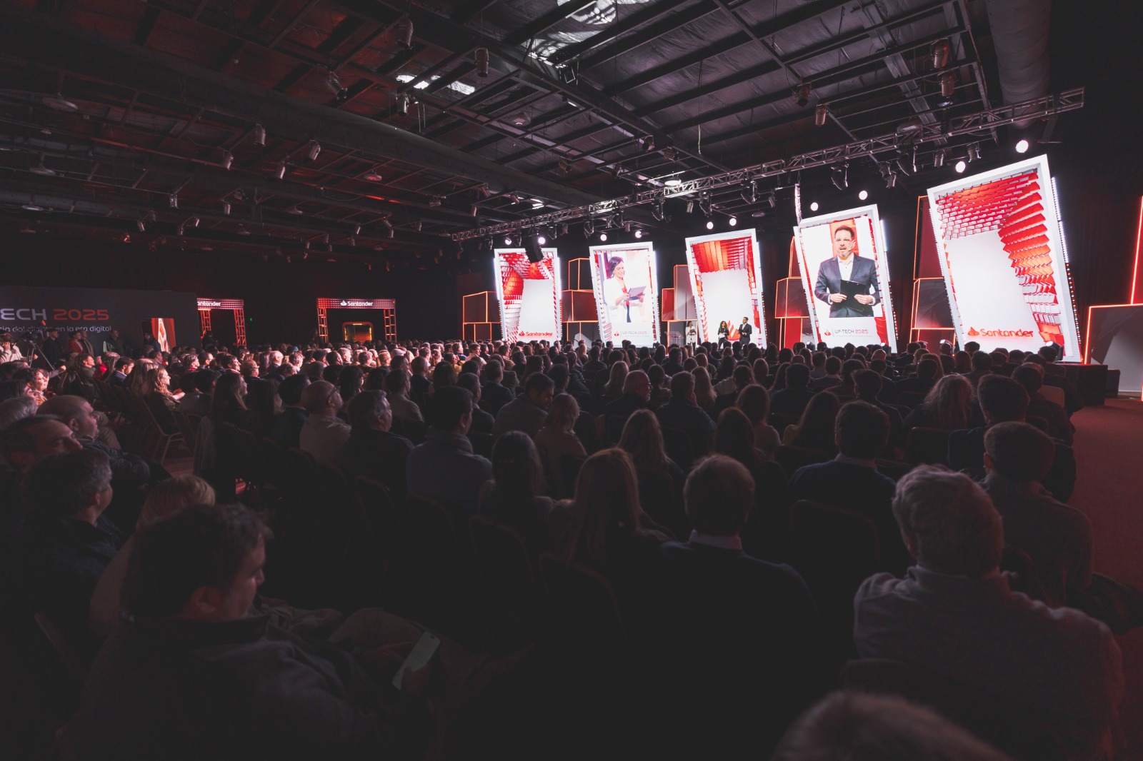 Innovación y tecnología: Santander presentó avances en el Up-Tech 2025 