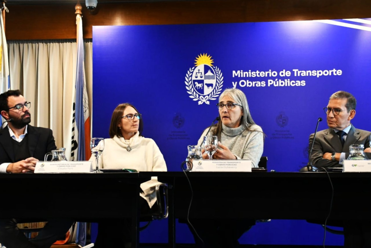 CAF firmó convenio con MTOP y CND para la elaboración de un Plan Maestro de Transporte Ferroviario 