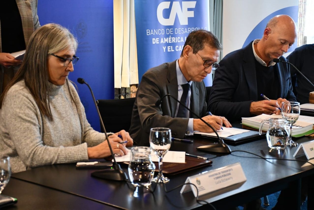 CAF firmó convenio con MTOP y CND para la elaboración de un Plan Maestro de Transporte Ferroviario 