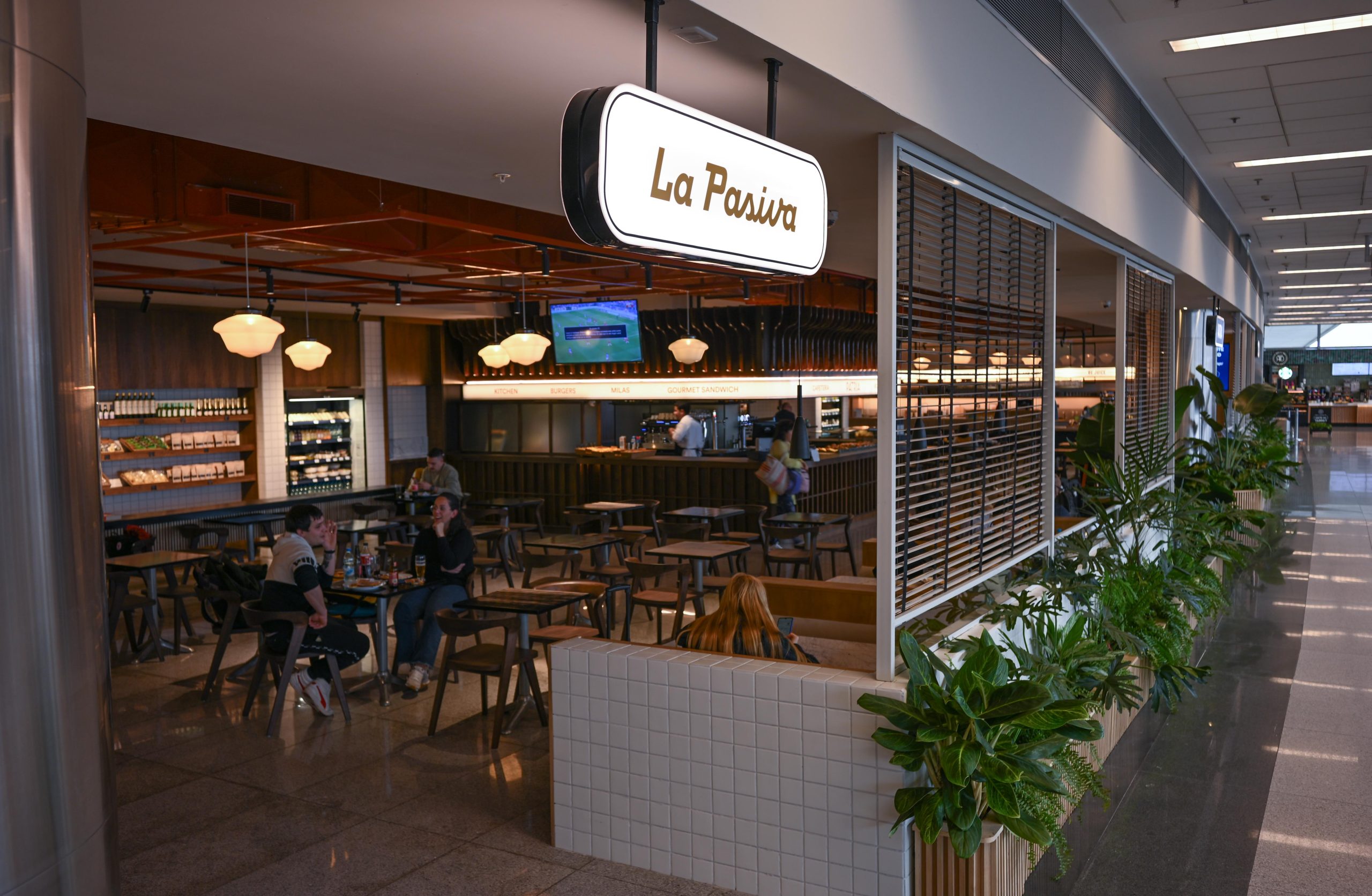 Aeropuerto de Carrasco fue premiado por su renovado Espacio Gastronómico 