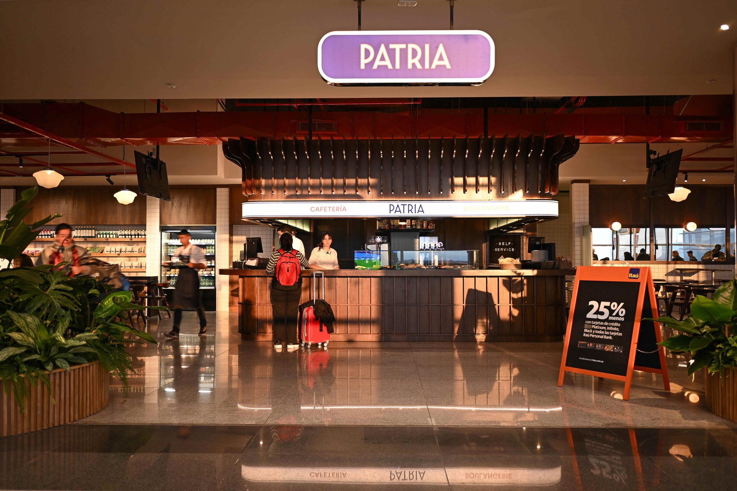 Aeropuerto de Carrasco fue premiado por su renovado Espacio Gastronómico 