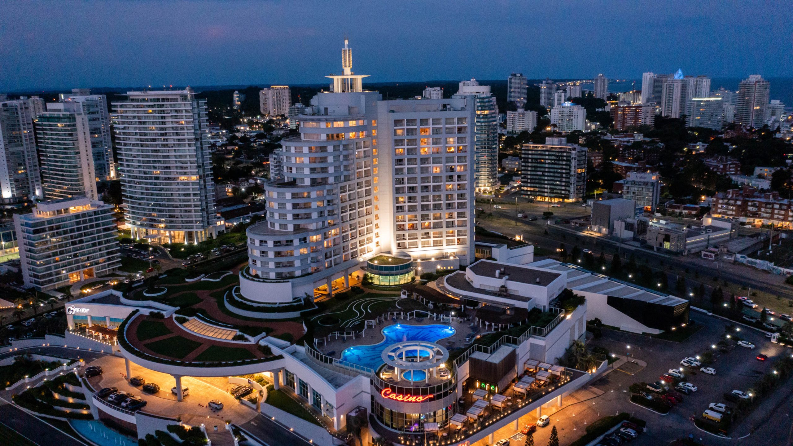 Vuelve la Noche de los Recuerdos con Experiencia Queen en Enjoy Punta del Este 