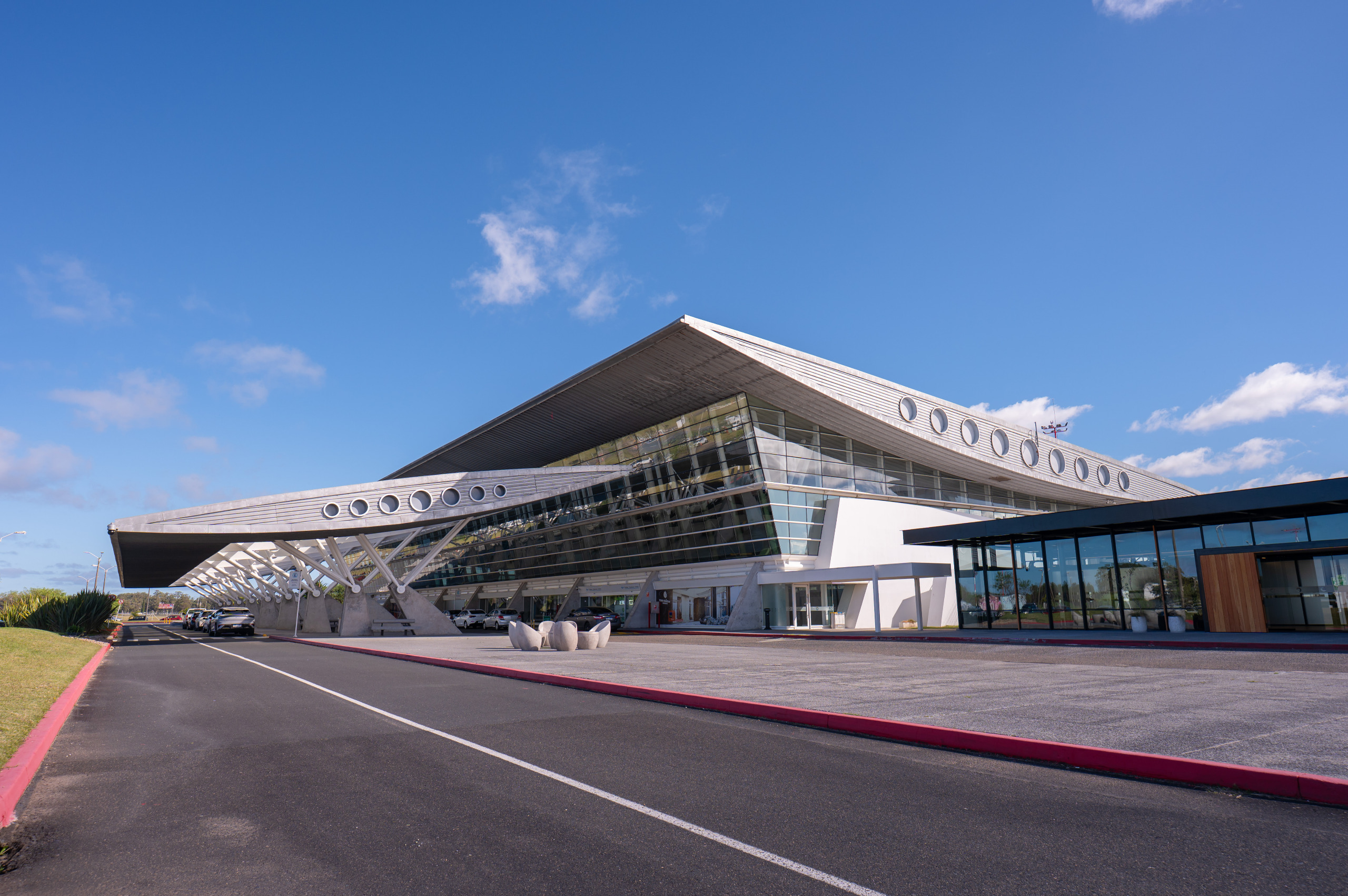 Aeropuerto de Punta del Este registró nivel de actividad más alto de los últimos 12 años para los meses de junio y julio 