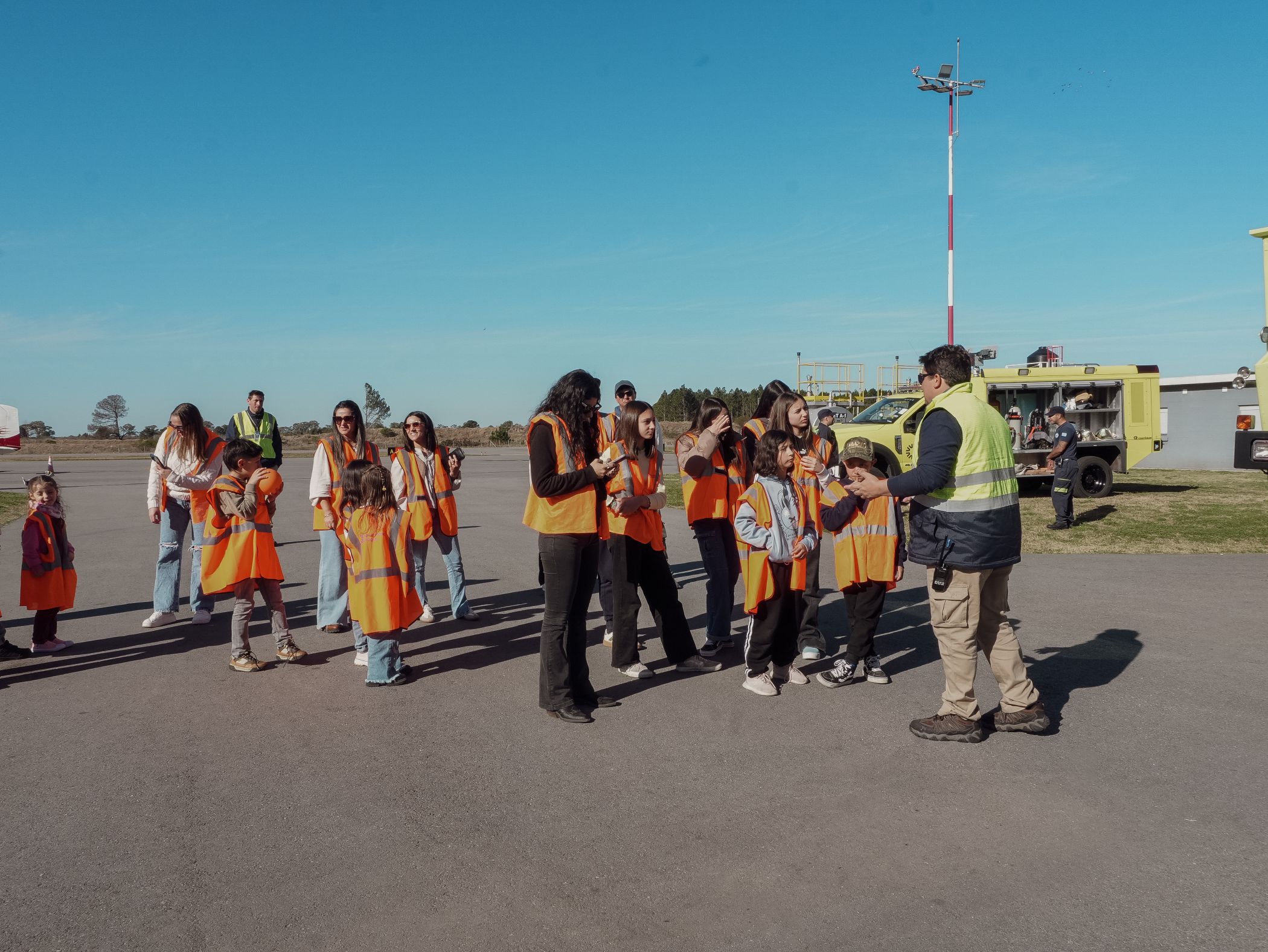 Aeropuerto de Carmelo celebró el Día de la Niñez con actividades para toda la familia 
