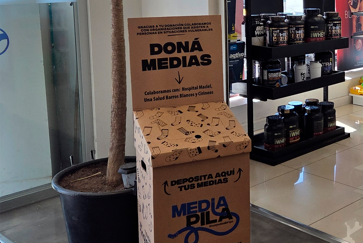 Tienda Inglesa invita a sus clientes a donar medias a través de la campaña “Media Pila” 