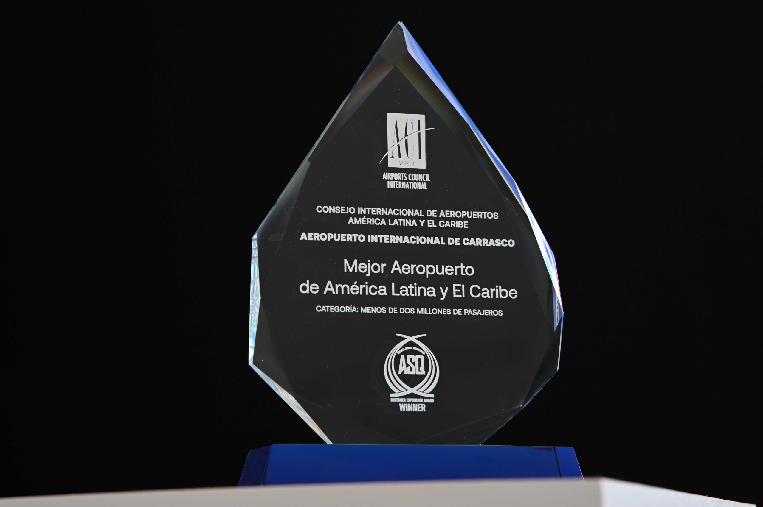 Aeropuerto de Carrasco recibió el premio al Mejor de América Latina y el Caribe 