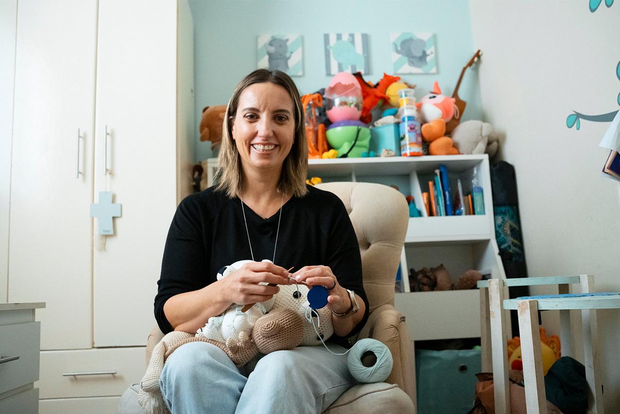 Inventora uruguaya gana premio de la Unión Europea con su invento innovador para tejer crochet a mano 