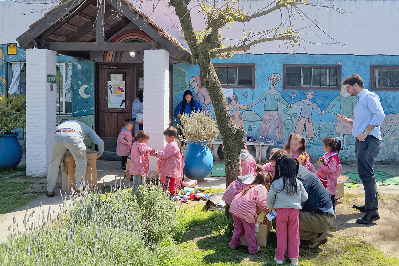 Niños del CAIF “María del Pinar” recibieron juguetes donados por Nissan 