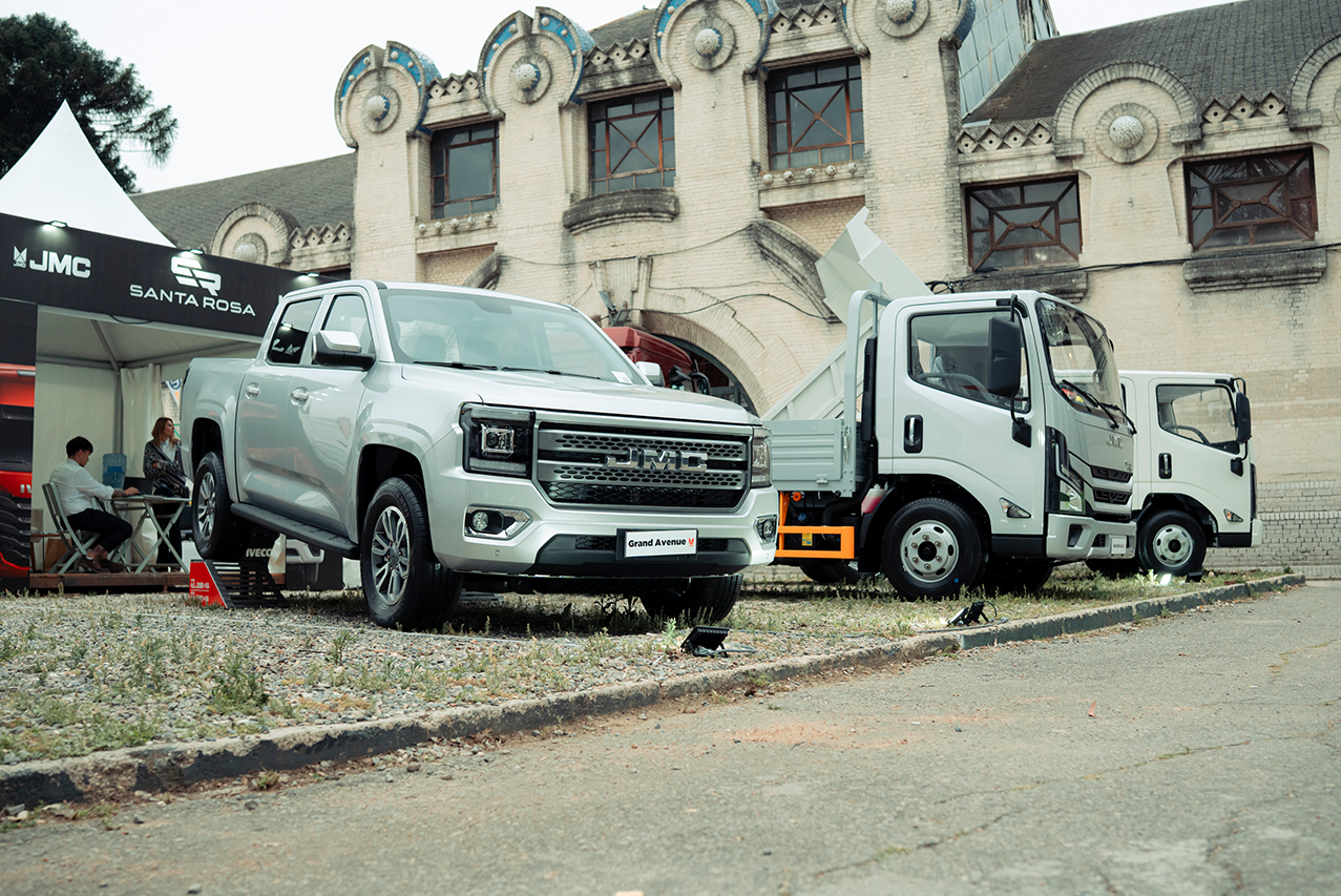Iveco y JMC participaron de la Feria de la Construcción 2025 