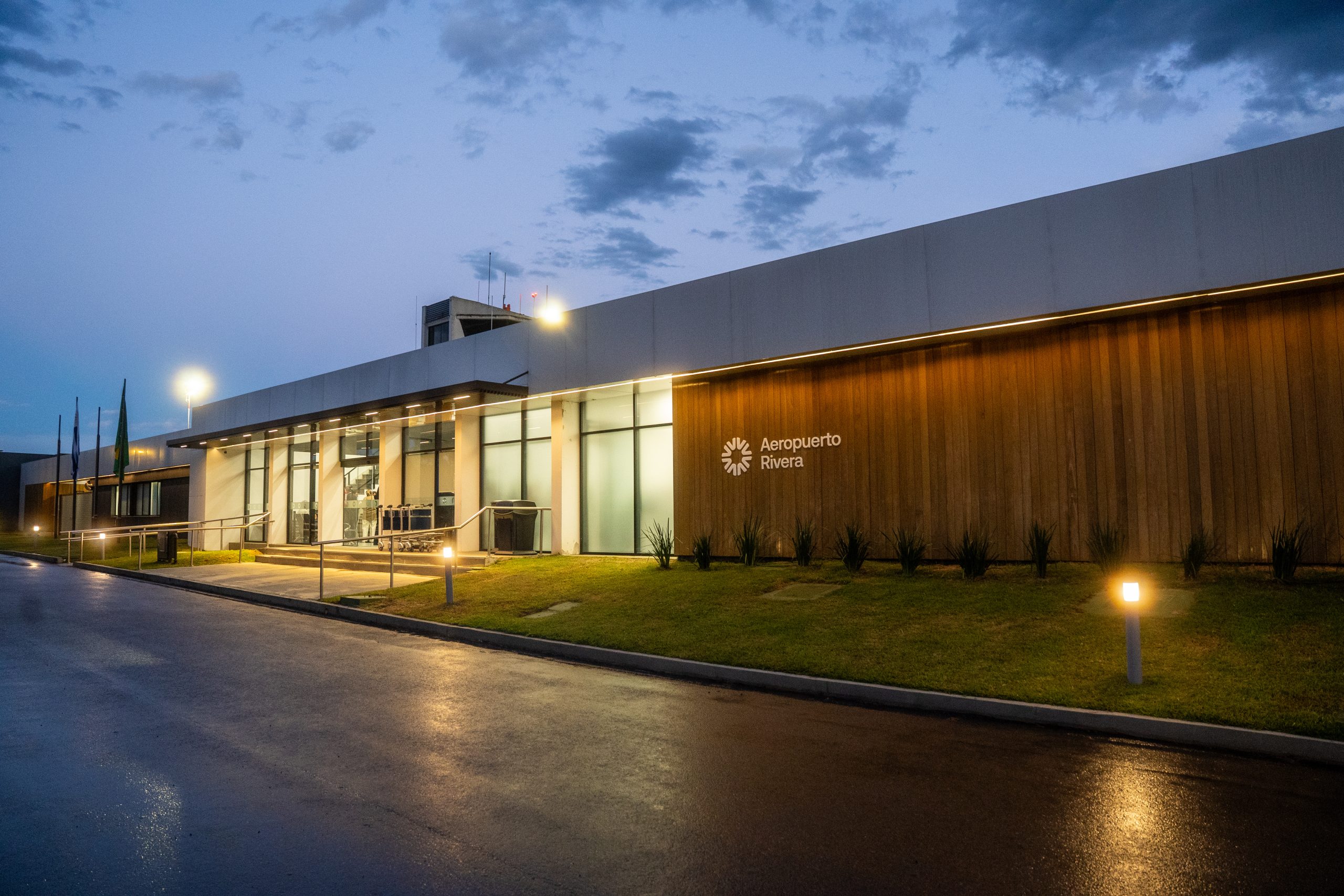 Paranair realizó vuelo inaugural de la ruta Montevideo y Rivera 