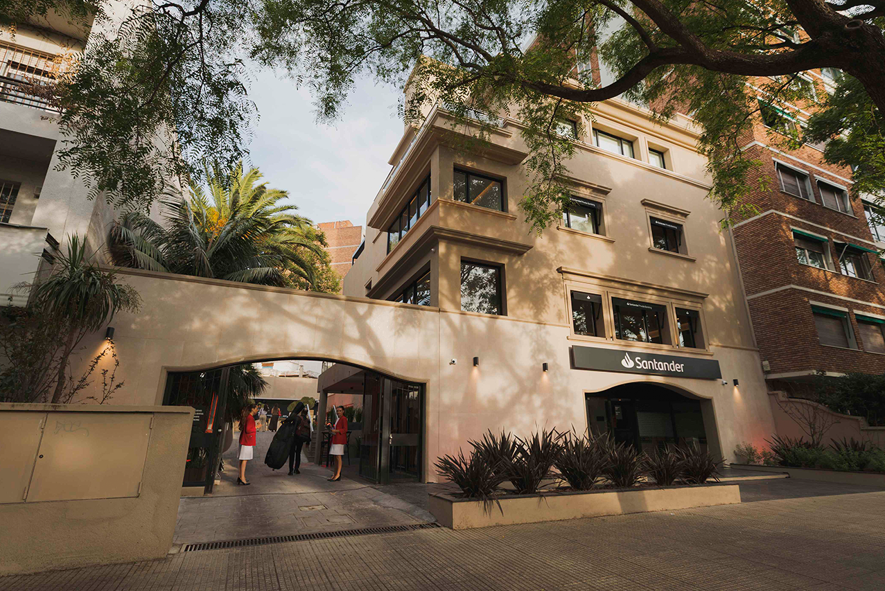 Santander inauguró su nuevo Centro Private Banking Golf, un espacio diseñado para fortalecer la atención personalizada a clientes de alto patrimonio 