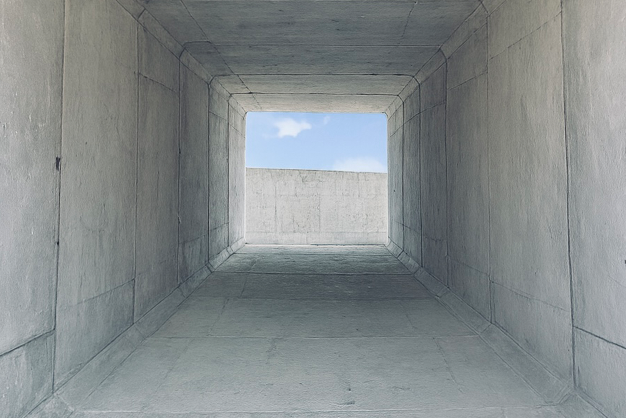 Schmidt montó un túnel peatonal de 20 metros en 12 horas con su sistema de hormigón premoldeado 