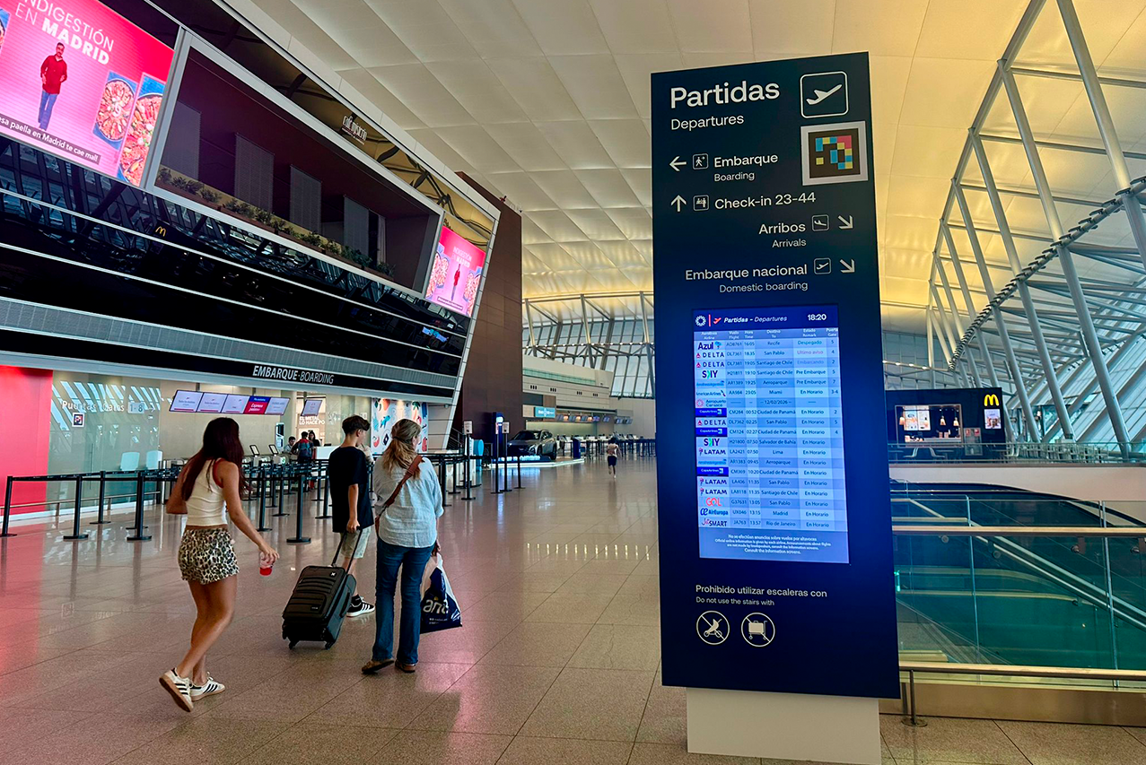 Aeropuerto de Carrasco es el primero del mundo en incorporar tecnología NaviLens de accesibilidad universal 