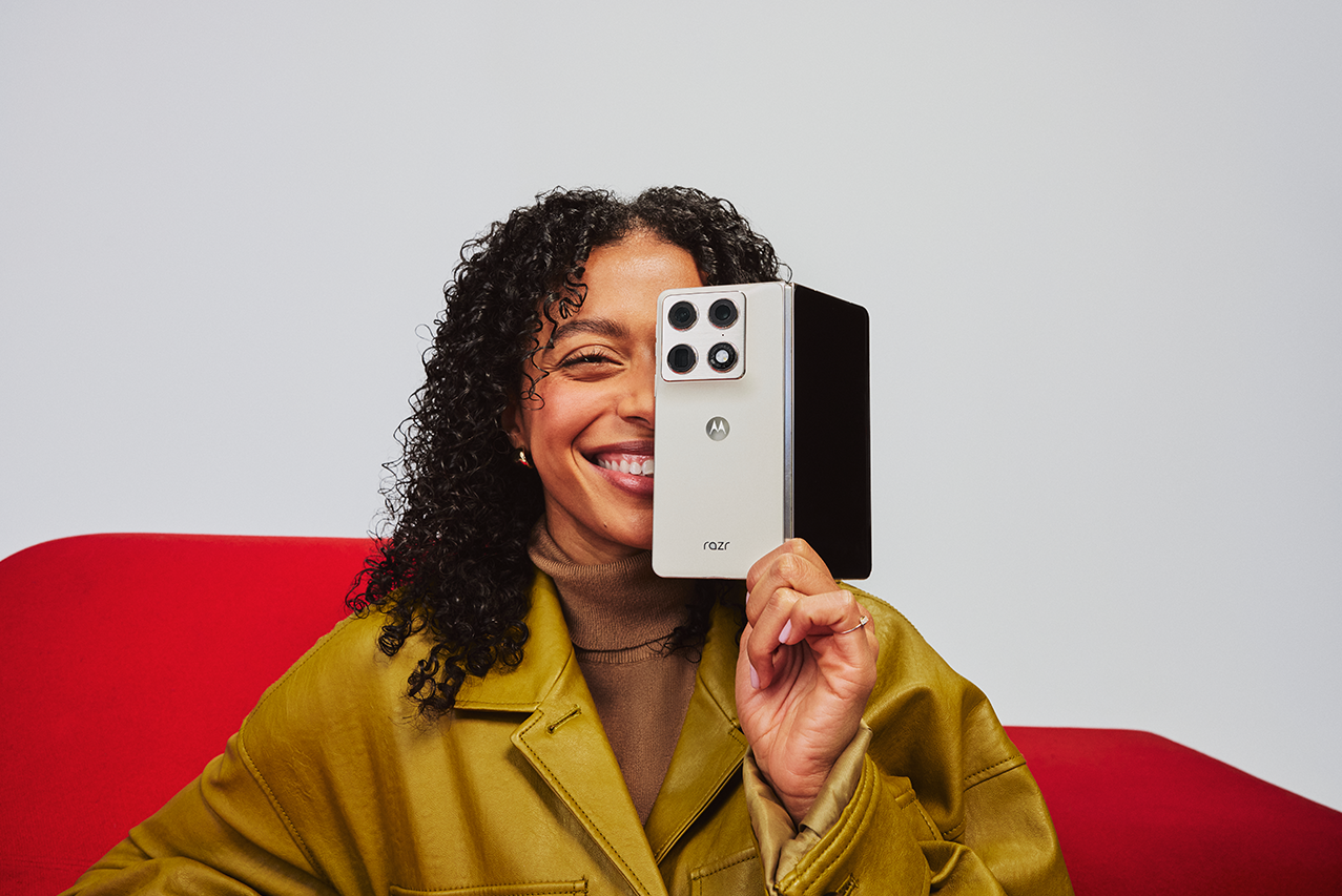 El motorola razr fold redefine la productividad y el entretenimiento, marcando una nueva era para la familia razr y los smartphones plegables 