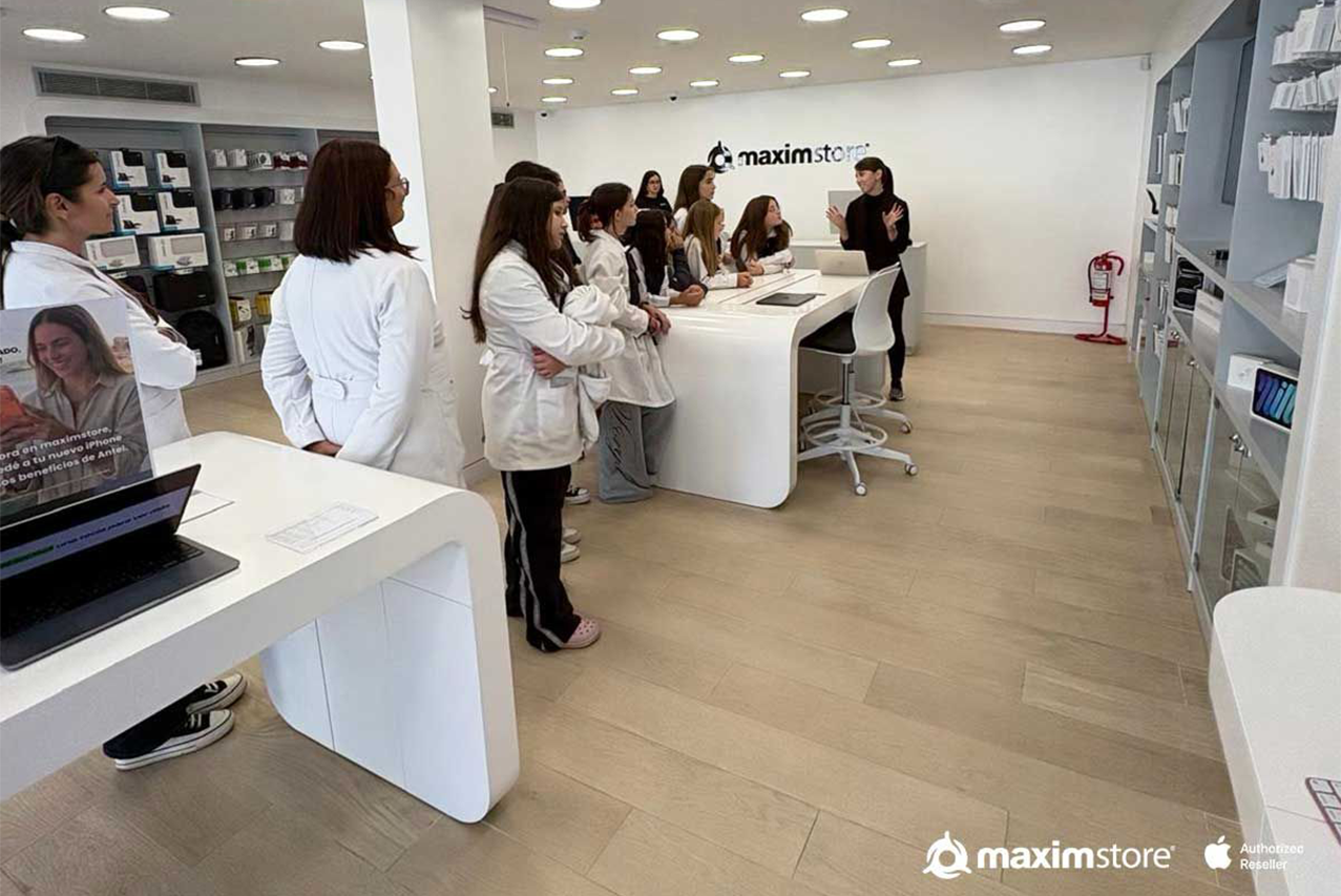 Maximstore impulsa el interés de las niñas en tecnología con una jornada especial 