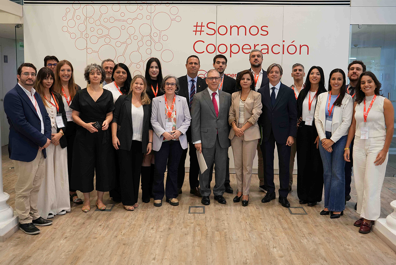 CAF y Fundación Carolina celebraron en Montevideo el tercer taller regional del Programa sobre Valores e Instituciones Democráticas para Líderes de América Latina 