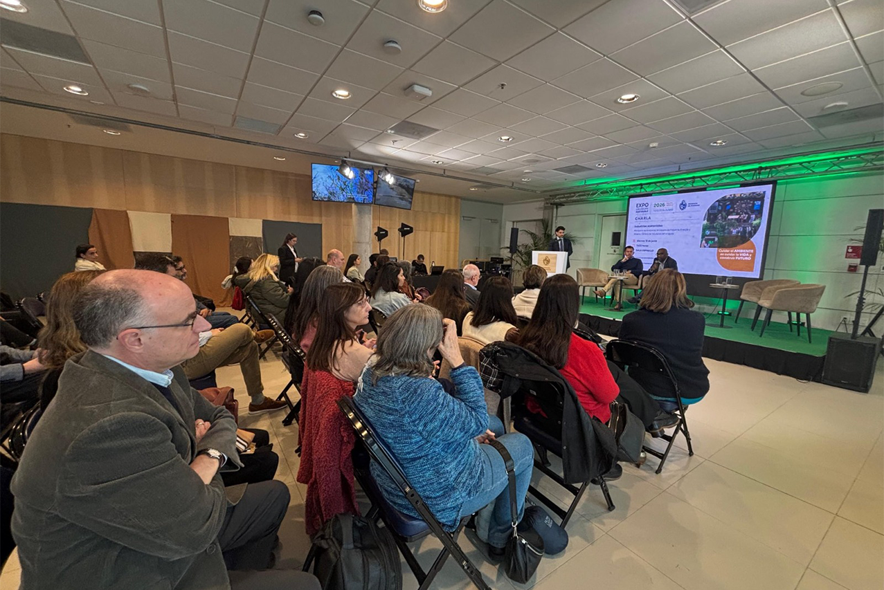 CIU participó de charla sobre industrias sostenibles junto a autoridades y empresas 