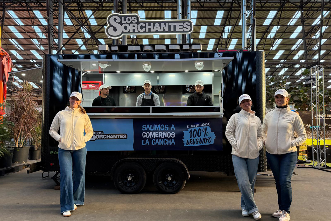 Los Sorchantes acompañó la Fan Fest en el debut de Uruguay 