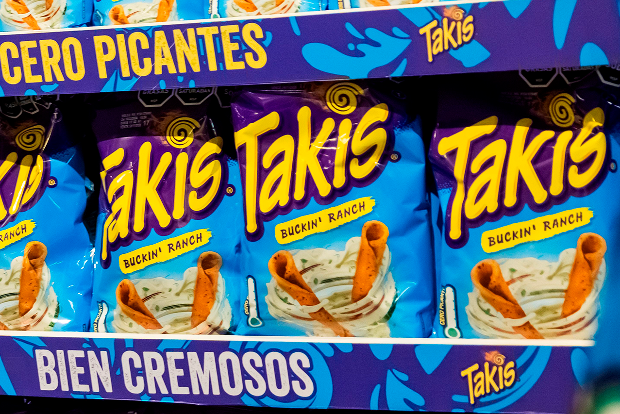 Grupo Bimbo lanza sus nuevos Takis Buckin’ Ranch, una nueva variedad sin picante 