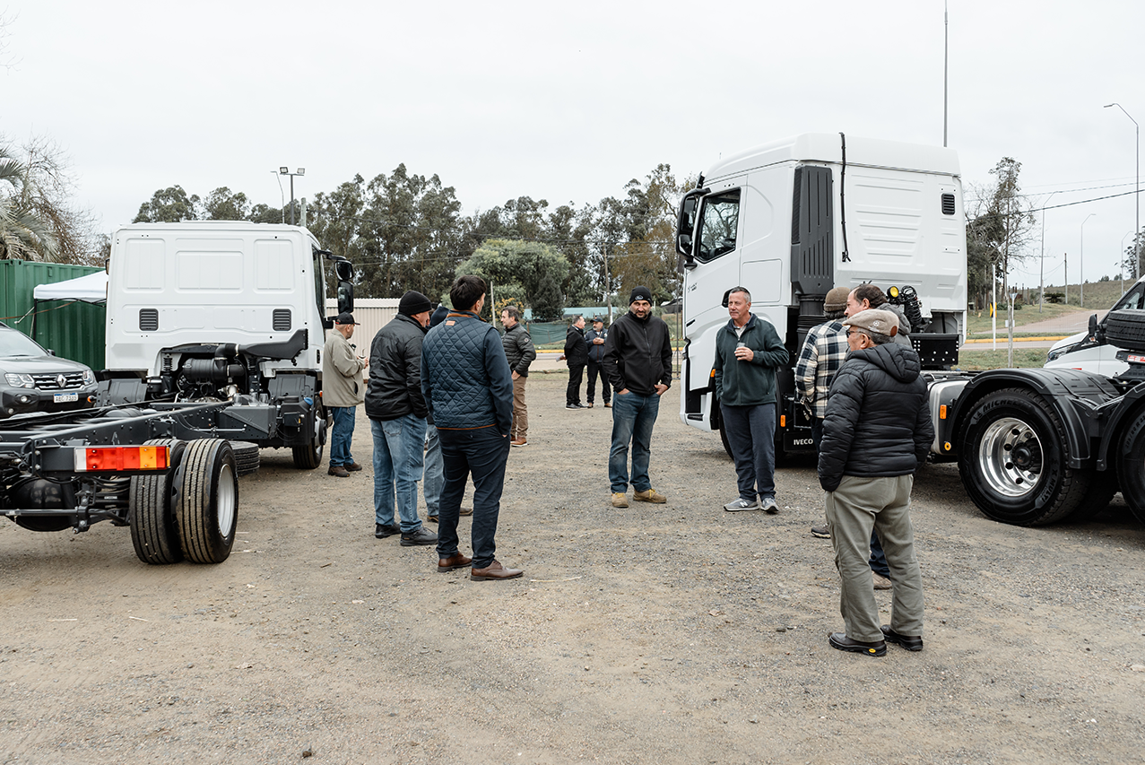 Iveco presentó en Minas sus vehículos y realizó test drives para conocerlos de primera mano 