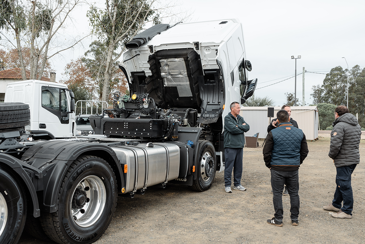 Iveco presentó en Minas sus vehículos y realizó test drives para conocerlos de primera mano 