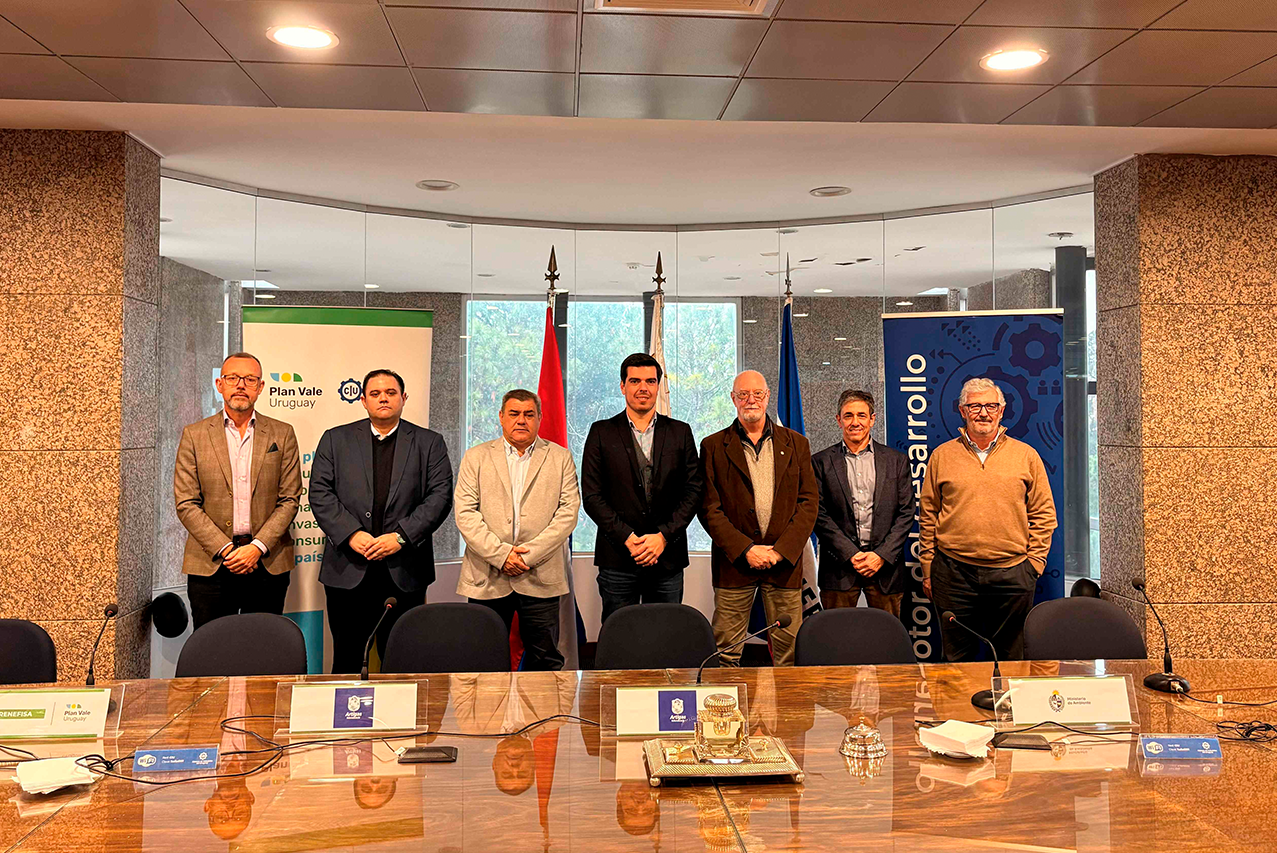 Plan Vale llega a su 16° departamento y firma convenio con la Intendencia de Artigas 