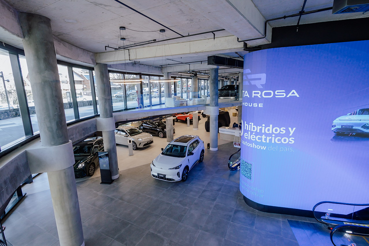 Santa Rosa inaugura E-House, el primer autoshow del Uruguay con más de 40 modelos eléctricos e híbridos 