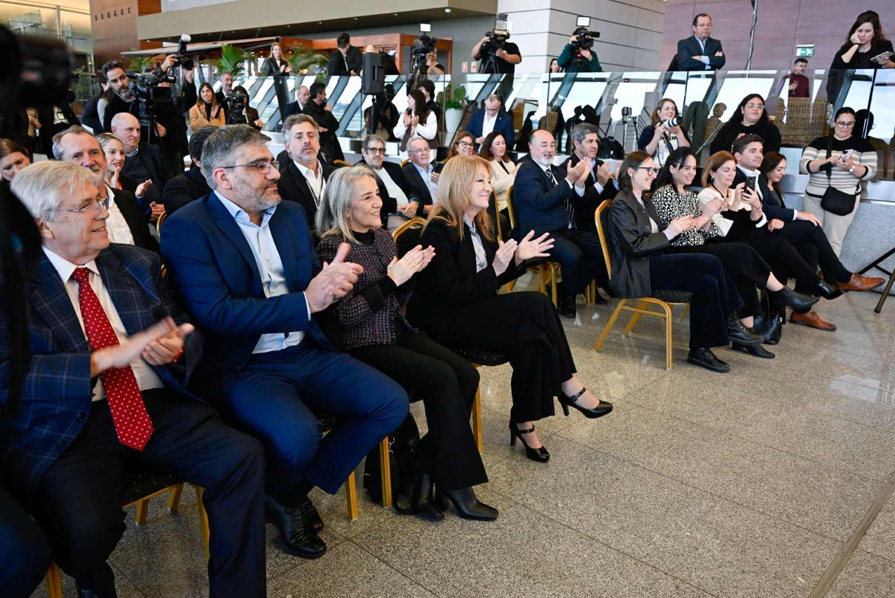 Uruguay otorgará incentivos a aerolíneas para fortalecer la conectividad e impulsar el turismo 